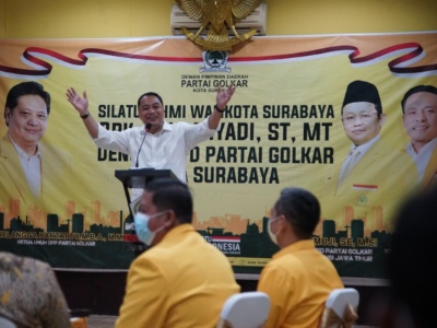 Wali Kota Surabaya Eri Cahyadi saat mengunjungi kantor DPD Golkar surabaya Selasa pagi