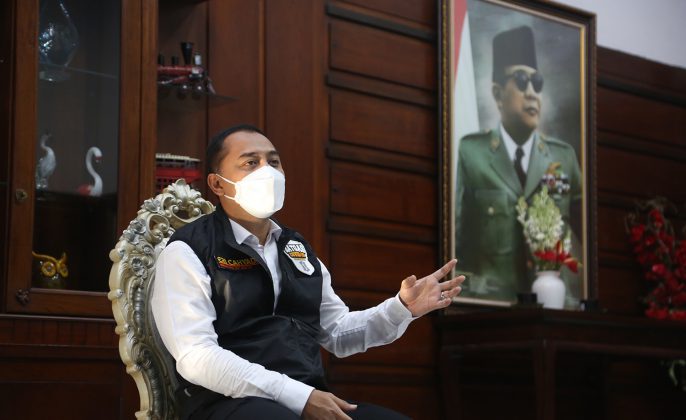 Wali Kota Surabaya Eri Cahyadi saat memimpin pelatihan tracing dilingkungan perkantoran melalui aplikasi zoom