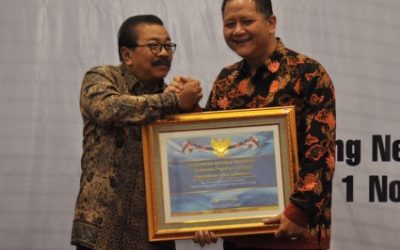 Pemkot Surabaya Terima Penghargaan LKPD