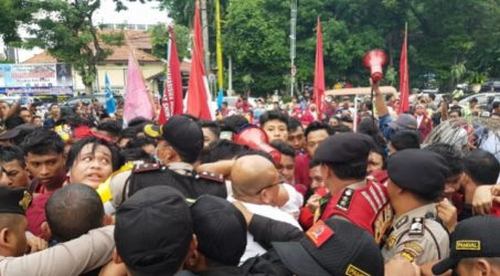 Demo Penolakan Undang-undang MD3 Kembali Ricuh