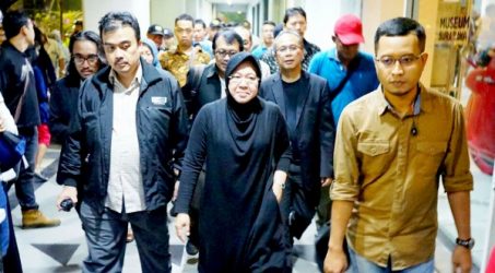 Banyak Warga yang Ingin Berfoto, Ini Kemeriahan Mlaku-mlaku Nag Tunjungan