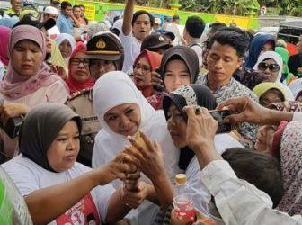 Gus Ipul Hadiri Deklarasi Dukungan, Khofifah Kepasar Tradisional