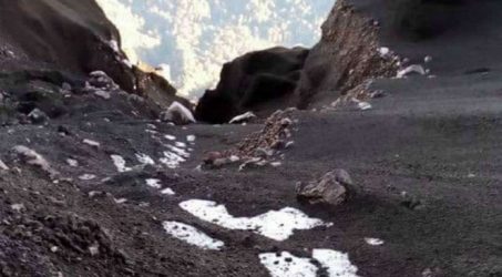 Keren, Salju Turun di Puncak Gunung Semeru