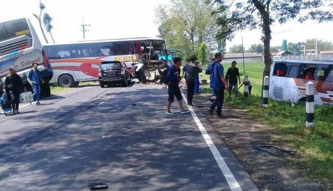 Kecelakaan Beruntun di Raya Ngawi-Solo, 12 Orang jadi Korban