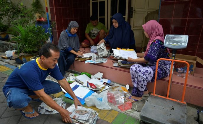 Warga Gading Sukses Kelola Bank Sampah