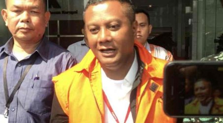 Jadi Tersangka Suap, Bupati Mojokerto Ditahan KPK