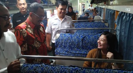 Pastikan Kenyamanan Pemudik, Ketua DPRD Surabaya Sidak Stasiun dan Terminal
