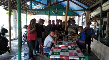 F-Wamipro Bagi-bagi Sarung di Bulan Ramadhan