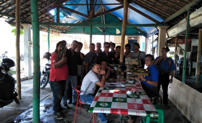 F-Wamipro Bagi-bagi Sarung di Bulan Ramadhan