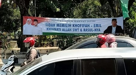 Timses Gus Ipul Sesalkan Spanduk Bertuliskan Fardhu Ain Pilih Khofifah