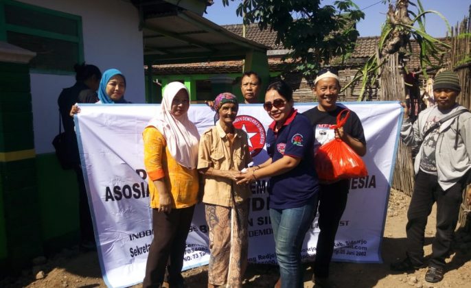 Sejumlah Wartawan Sidoarjo Gelar Kegiatan Bakti Sosial