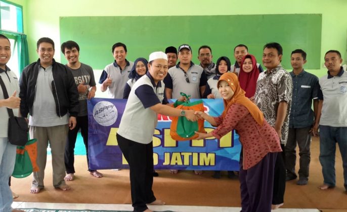 Bagi Sembako DPD ASPPI Jatim Sambangi Panti Werda