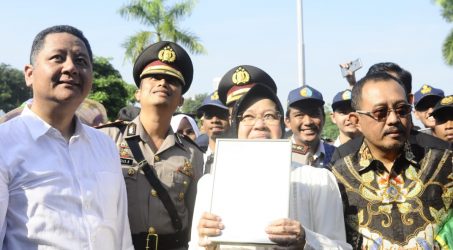 Penghargaan Lee Kuan Yew Diarak dari Korem hingga Balai Kota Surabaya