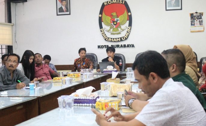 KPU-Bawaslu Surabaya Setujui APK Fasilitasi 16 Parpol dan 14 Calon DPD RI
