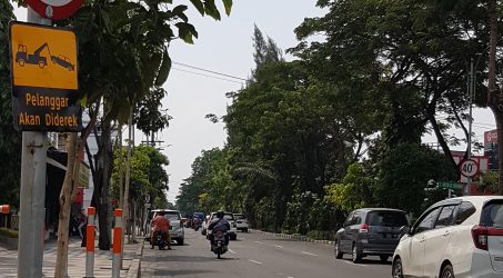 Banyak Kendaraan Parkir Sembarangan Di Jalan HR Muhammad Tak Disanksi, Ini Jawaban Kadishub Surabaya