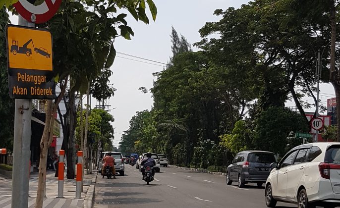Banyak Kendaraan Parkir Sembarangan Di Jalan HR Muhammad Tak Disanksi, Ini Jawaban Kadishub Surabaya
