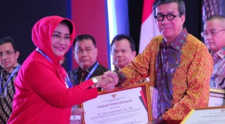 Kakanwil Kemenkumham Jatim Terima Penghargaan Pelopor Pembangunan Zona Integritas