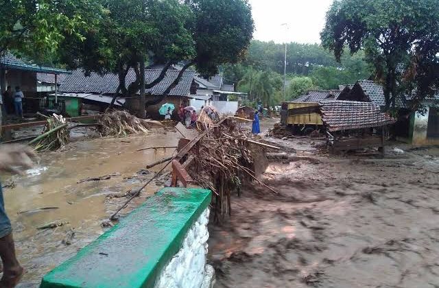 Banjir dan Longsor Terjang Sejumlah Wilayah di Mojokerto