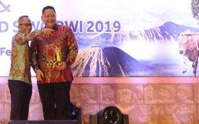 Dinilai Peduli Terhadap Olahraga, Whisnu Sakti Buana Raih ‘Golden Award SIWO PWI Pusat 2019’