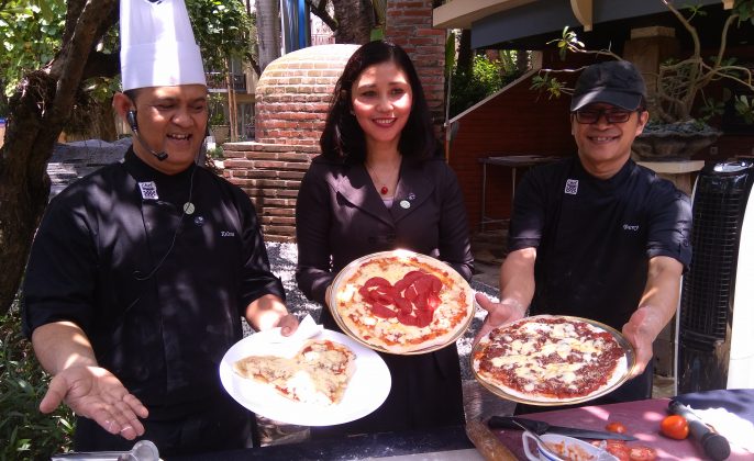Pizza Orisinil Italia Sambut Pengunjung Hotel Novotel Ngagel di Hari Valentine