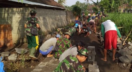 Dansatgas 104 Jember : Progres Pavingisasi Jalan Pros Desa Capai 95 Persen