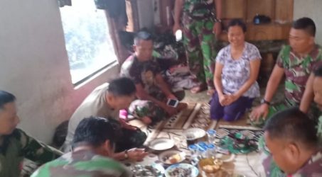 Jelang Penutupan TMMD, Satgas Makan Bareng dengan Warga