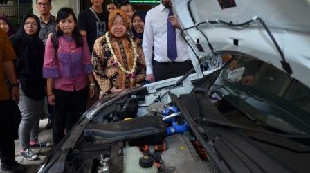Dubes Inggris Kenalkan Mobil Hidrogen untuk Pelajar Surabaya