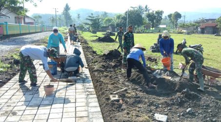 Meski Terkendala Cuaca, Komandan Kompi Satgas TMMD ke 104 Kodim 0824 Pastikan Sejak Awal Satgas Kerja All Out