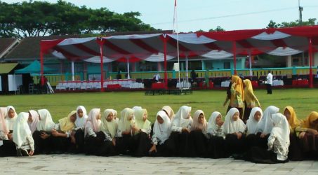 Ratusan Pelajar Sambut Kedatangan Pangdivif-2/Kostrad, Mayjen TNI Tri Yuniarto