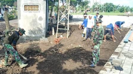 Satgas TMMD Lenkapi Lapangan Gunung Malang dengan MCK