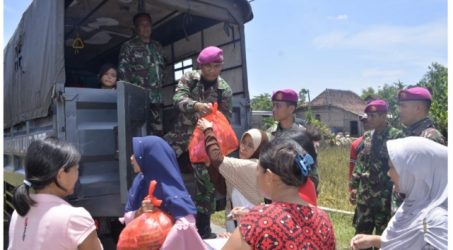 Satgas Banjir Lantamal V Bantu  Pemulangan Pengungsi