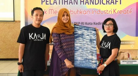 Dekranasda Kota Kediri Gelar Pelatihan Handicraft Teknik Shibori