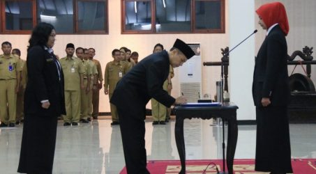 Kebutuhan Organisasi, Bupati Jember Lantik Staf Menjadi Pejabat