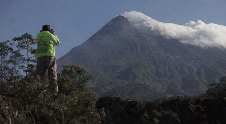 Pagi ini Gunung Merapi luncurkan empat kali guguran lava
