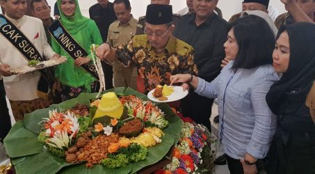 Peresmian Gedung Baru DPRD Surabaya Dikemas dengan Acara Buka Bersama dan Santunan Kepada 500 Anak Yatim