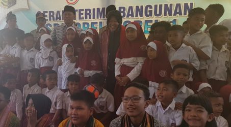 Sekolah Tahan Gempa Buatan Surabaya Diserahterimakan Oleh Wali Kota Risma Ke Pemkab Lombok Timur   