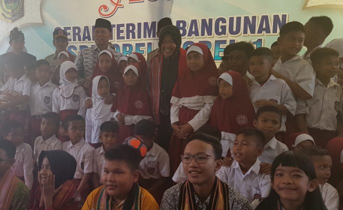 Sekolah Tahan Gempa Buatan Surabaya Diserahterimakan Oleh Wali Kota Risma Ke Pemkab Lombok Timur   