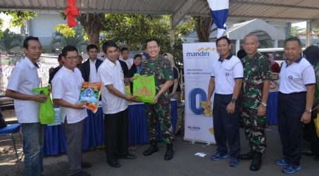 Lantamal V Surabaya Buka Bazar Sembako Murah