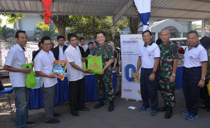Lantamal V Surabaya Buka Bazar Sembako Murah