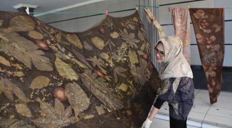 Pengurus Gabungan Jalasenastri Kodiklatal Gelar Pelatihan Ecoprint