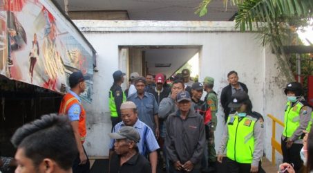 Ribuan warga Kediri rela antri demi sedekah Rp 50 ribu dari Gudang Garam