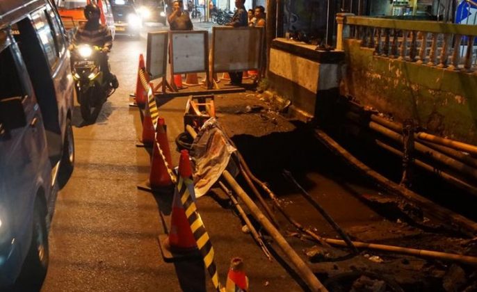 Aktivitas Warga Depok Terganggu Gara-gara Jembatan Kali Mampang Ambrol