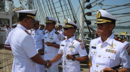 KRI Dewaruci dan Bimasakti Berganti Komandan