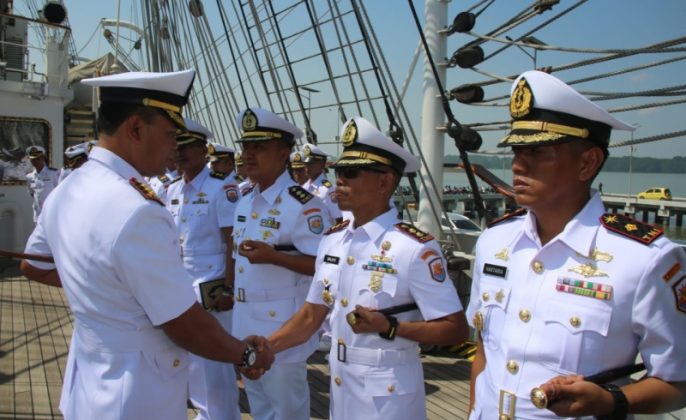 KRI Dewaruci dan Bimasakti Berganti Komandan