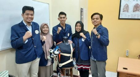 Mahasiswa UNAIR Ciptakan Eksoskeleton “Mobile” Berbasis Pengenal Suara