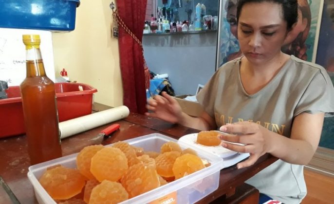 Buat sabun Kecantikan berbahan baku madu, warga Kediri ini kewalahan pesanan