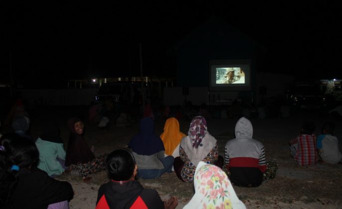 Warga Desa Tondomulo diajak Nobar Layar Tancap Film Pemberdayaan Keluarga