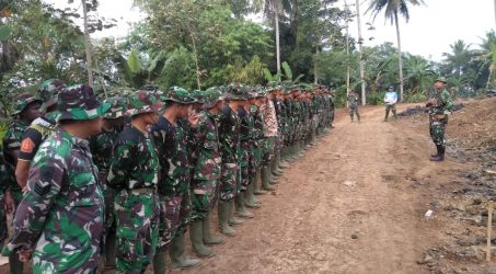 Apel Pagi, Penyemangat dan Displin Anggota TNI Menunggal Membangun Desa