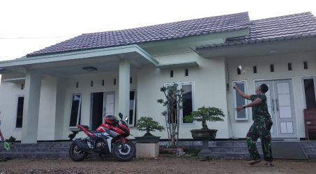 Meski Anak – Anak, Bocah mampu kalahkan Satgas TMMD 105 main Badminton