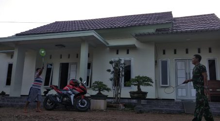 Hebat! Bocah Ini Kalahkan Satgas TMMD 105 Banyuwangi